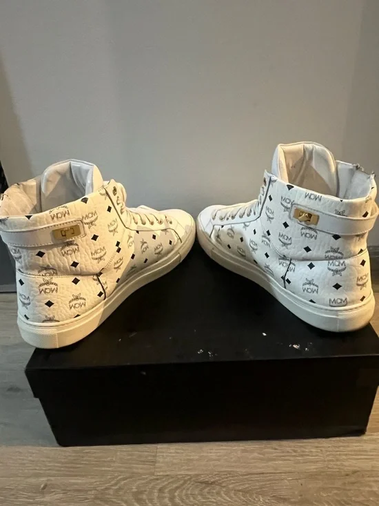 MCM Turnlock Style Classic Visetos High Top White with Gold Zippers - Picture 5 of 15